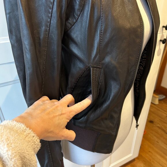 Danier Brown Leather Bomber Jacket XS, genuine leather, excellent condition - Picture 5 of 12